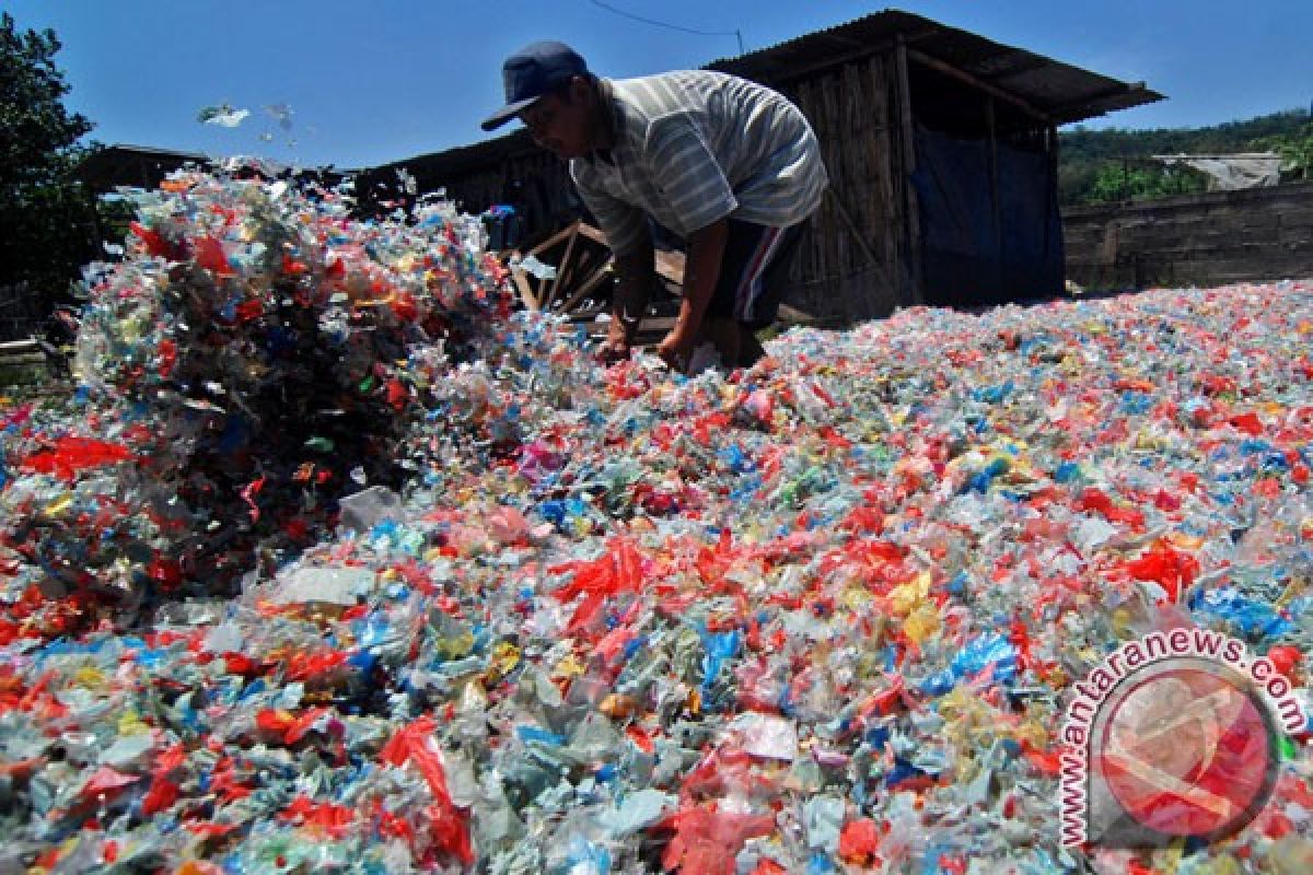 Kemenko Maritim pelajari daur ulang sampah plastik India