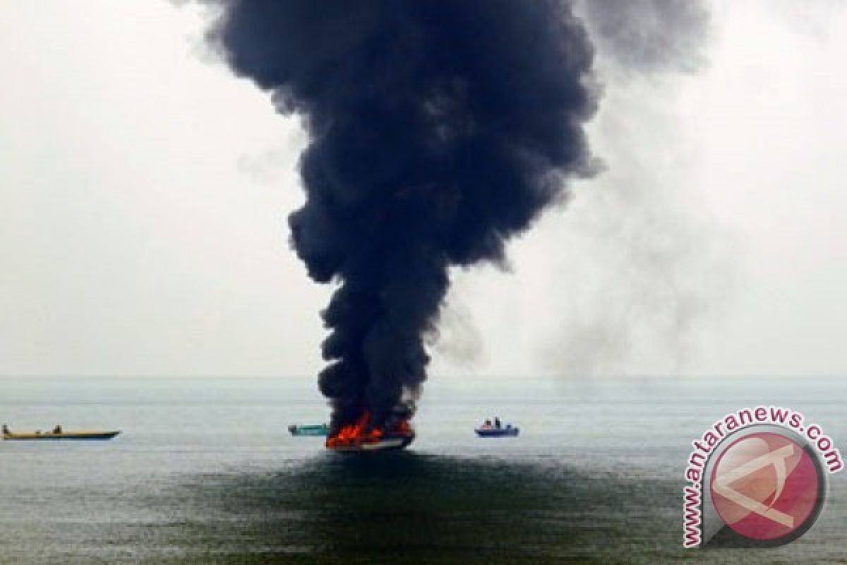 Speedboat terbakar di perairan Kepulauan Seribu