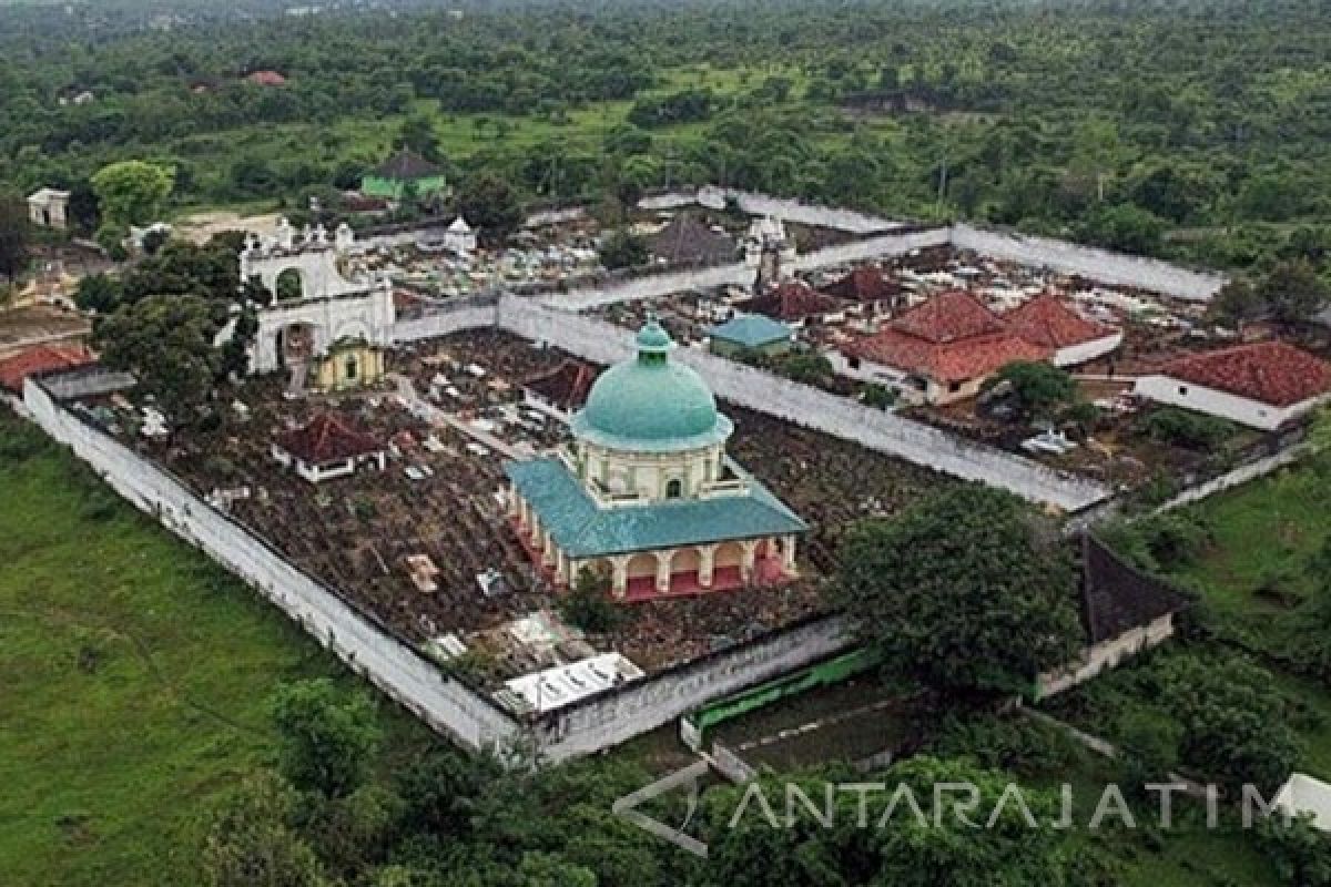 Makam Raja Asta Tinggi Sumenep Paling Ramai Didatangi Pengunjung