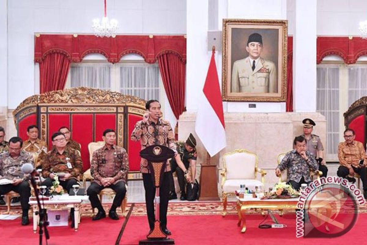 Presiden ingatkan gubernur berantas pungutan liar