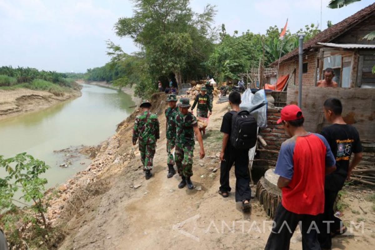 Satu KK Warga Banjarsari Bojonegoro Pindahkan Rumah