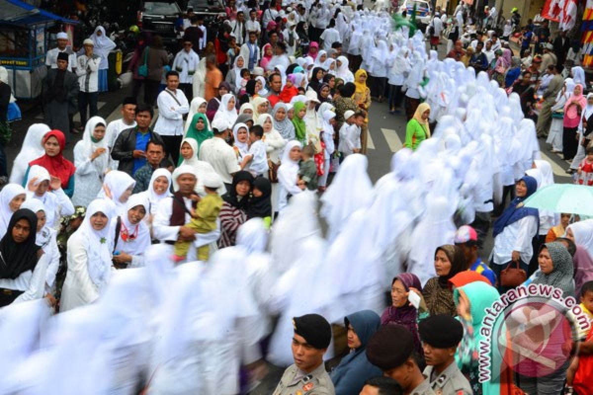 Ribuan santri gelar pawai Hari Santri