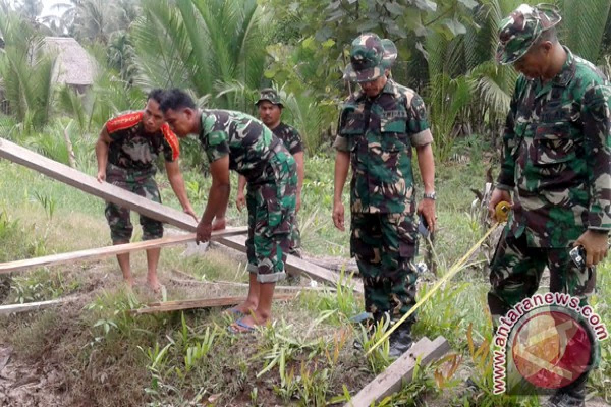  Prajurit TNI bangun jamban permanen warga pedesaan