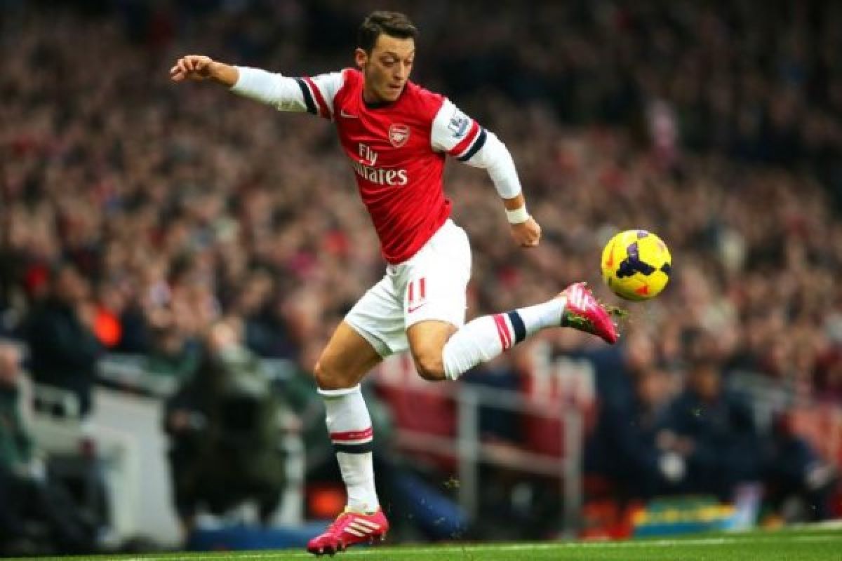 Ozil perpanjang kontrak di Arsenal