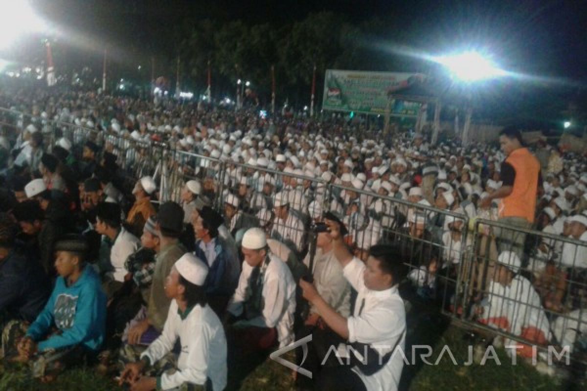 Ribuan Santri Situbondo Baca  Shalawat Nariyah