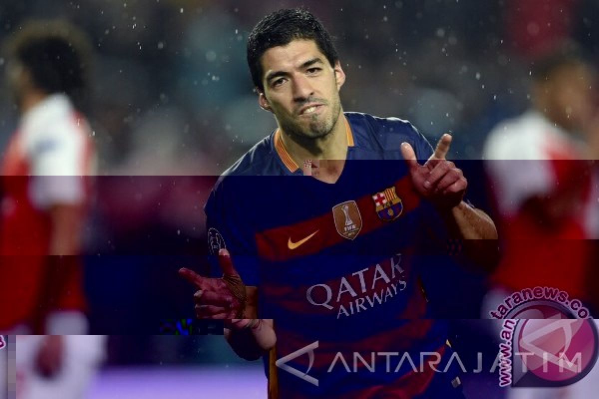 Luis Suarez Dapat Sepatu Emas