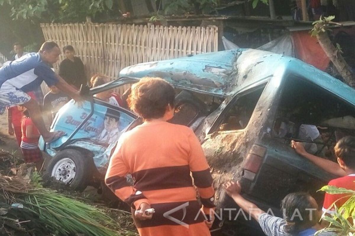 Empat Orang Tewas Tertabrak Kereta Api 