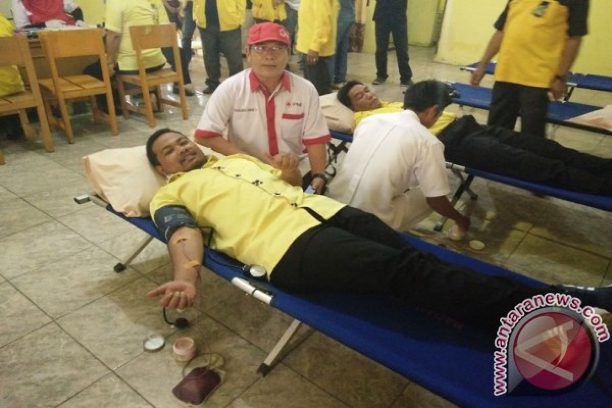 KETUA DPD PARTAI GOLKAR TANJUNGBALAI DONOR DARAH