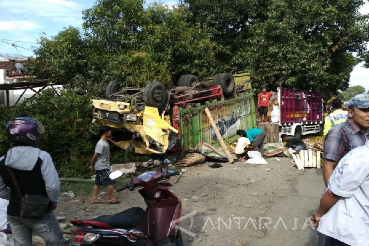 Kecelakaan Truk di Situbondo Seorang Pekerja Tewas