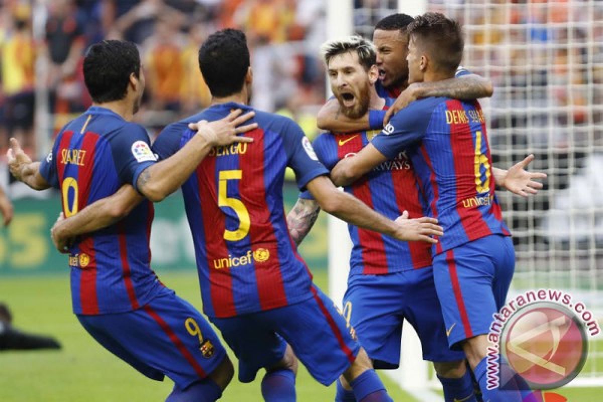 Penalti Messi menangkan Barcelona 3-2 atas Valencia
