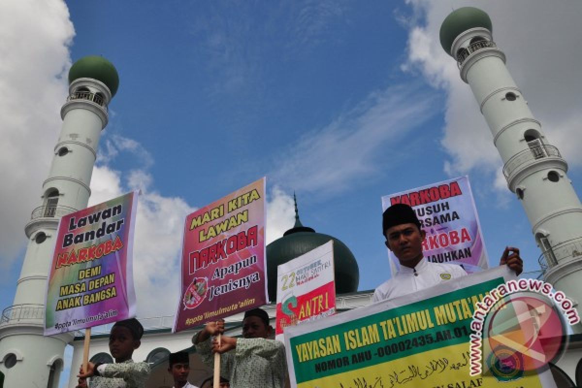 Ratusan Pelajar Ikuti Pawai Perangi Narkoba