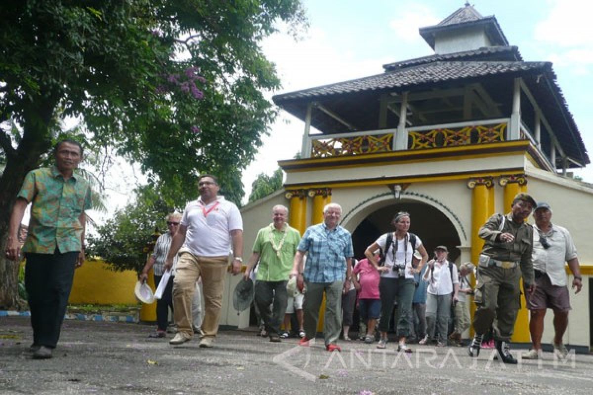 Puluhan Turis Asing Kunjungi Lokasi Wisata Sumenep