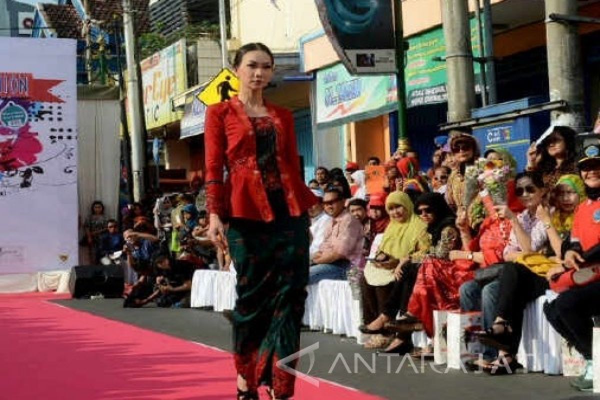 Tenun Ikat Kediri akan Tampil di Jakarta Fashion Week 2017