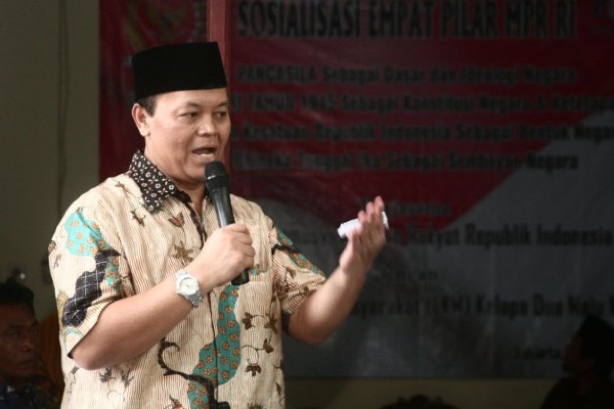 Hidayat: masyarakat harus ikut jaga medsos dari konten negatif