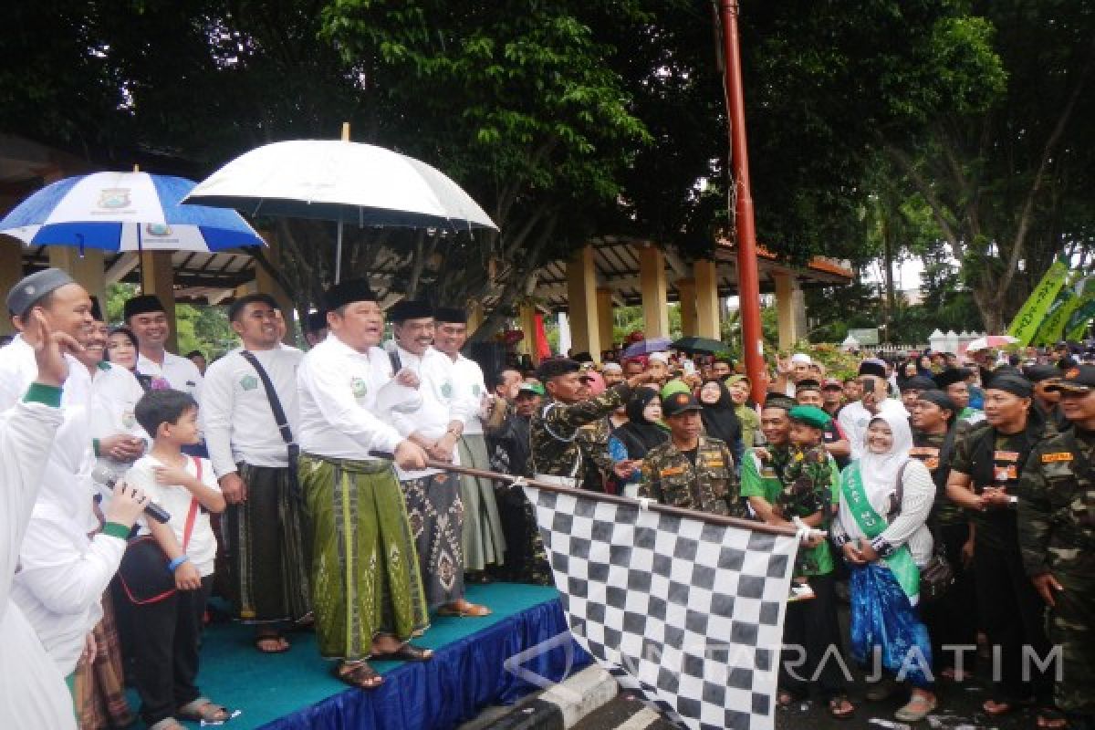 Ribuan Santri Sidoarjo Ikuti Pawai Taaruf HSN