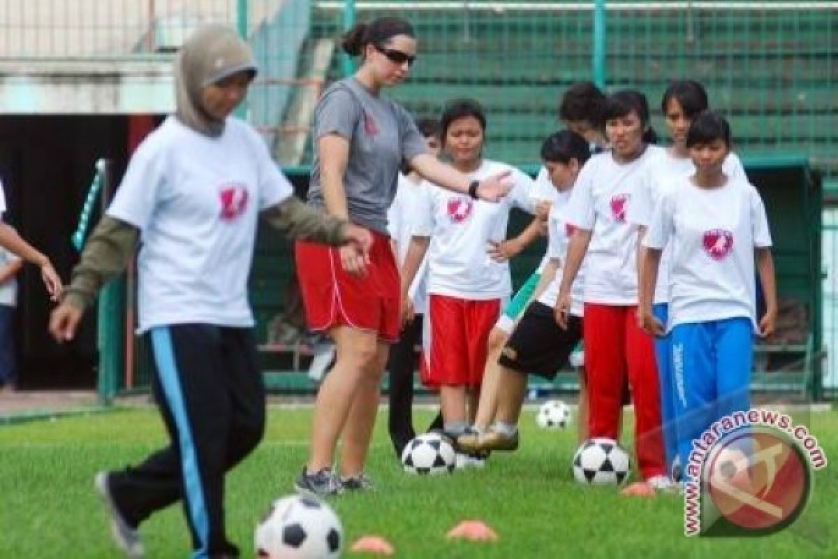 Kemenpora dorong bergulirnya kompetisi sepak bola wanita