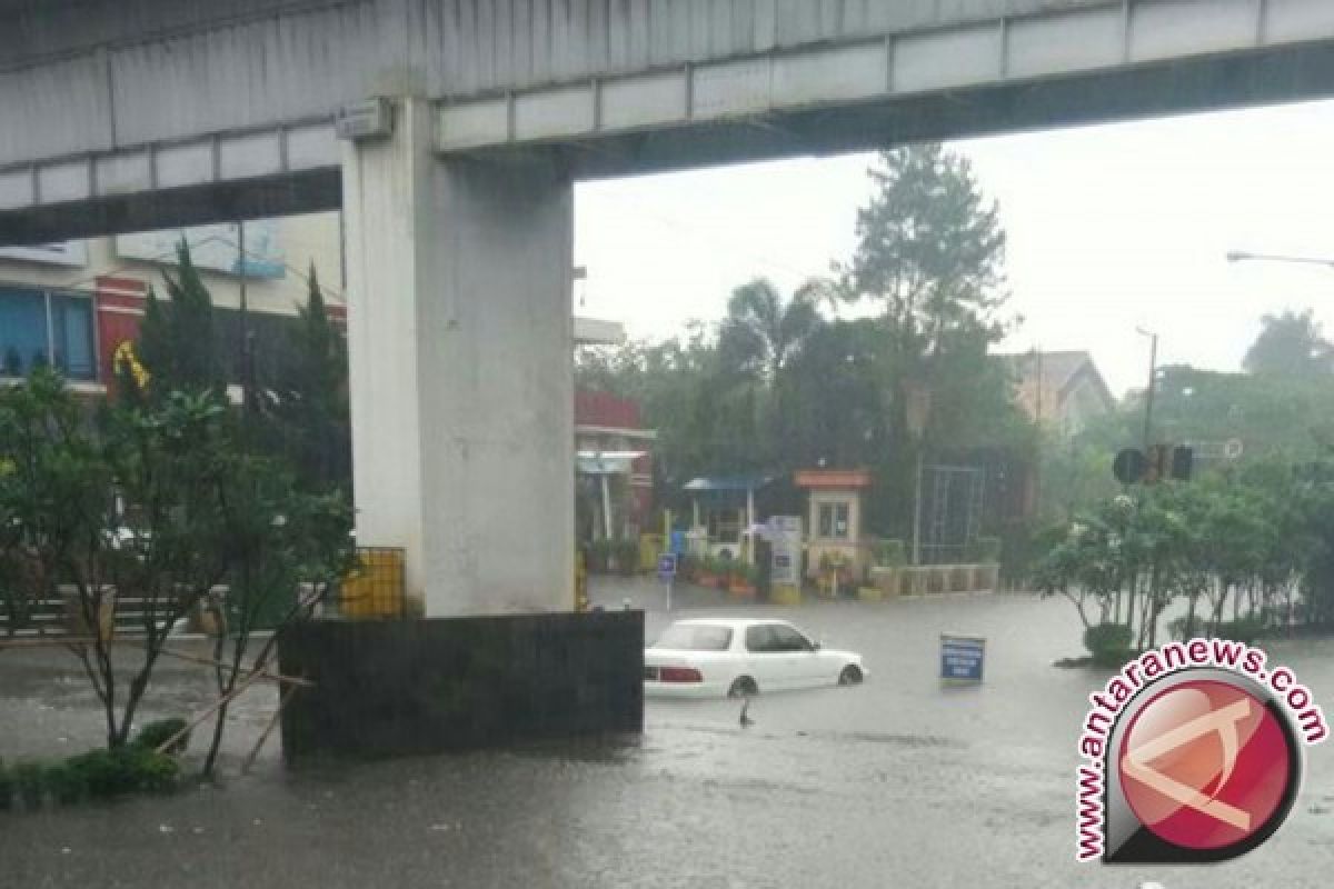Banjir Rendam SMAN 9 Kota Bandung