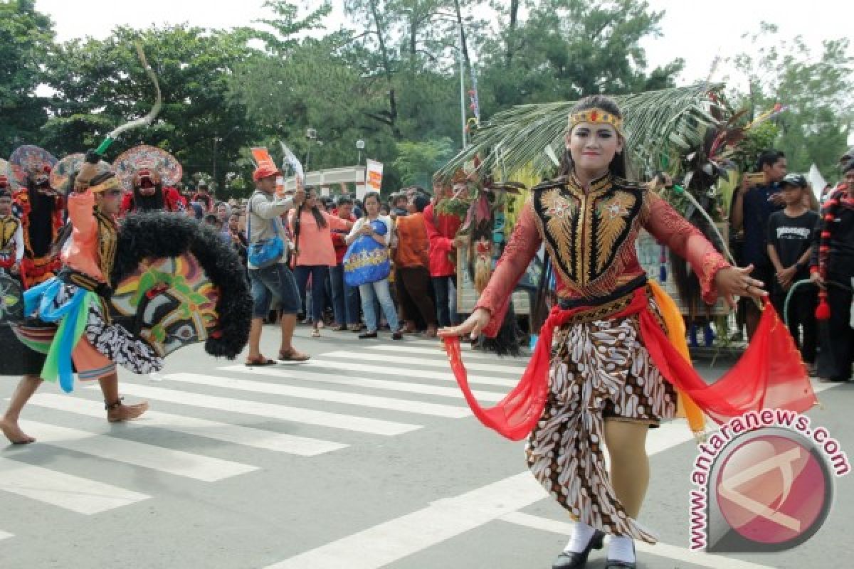 Ribuan Peserta Ikuti Pawai Budaya Nusantara 