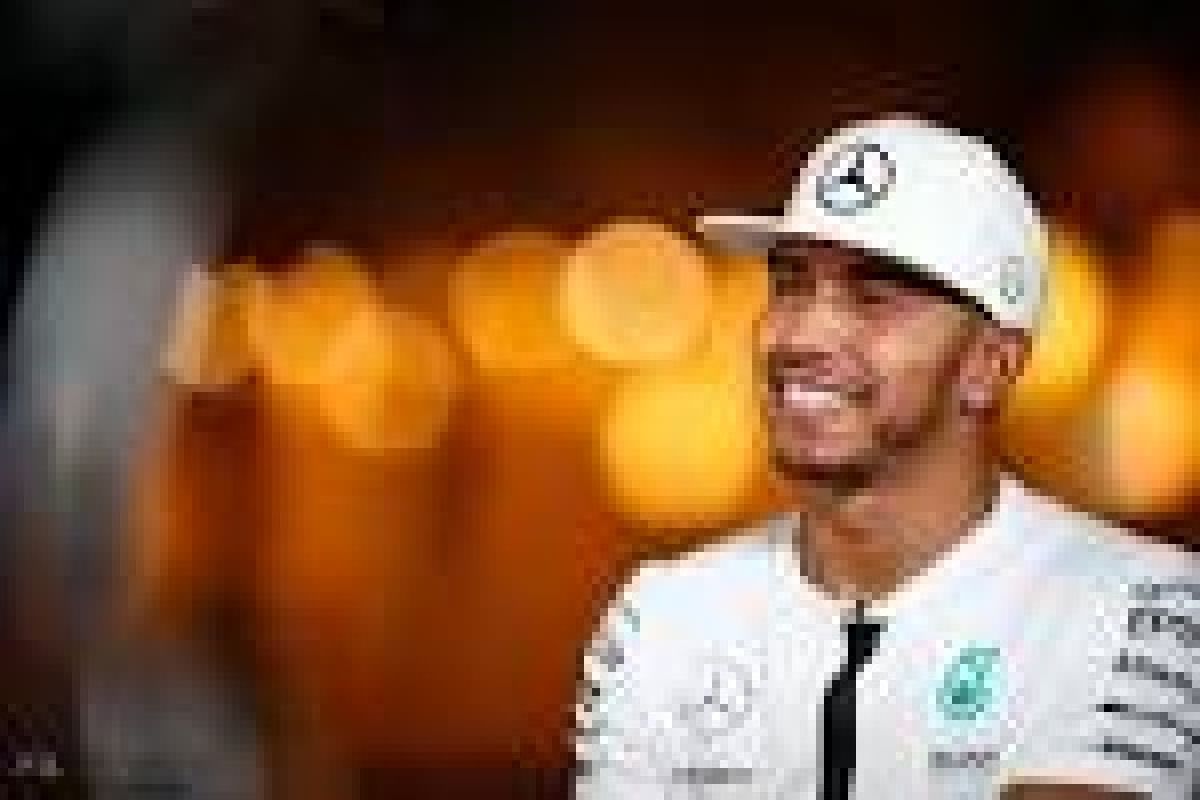  Hamilton pangkas keunggulan Rosberg