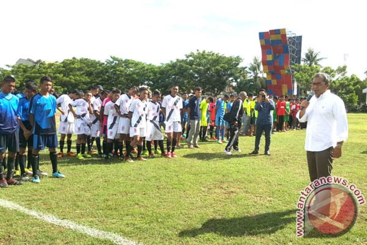 Wali Kota Makassar cari bibit pesepak bola