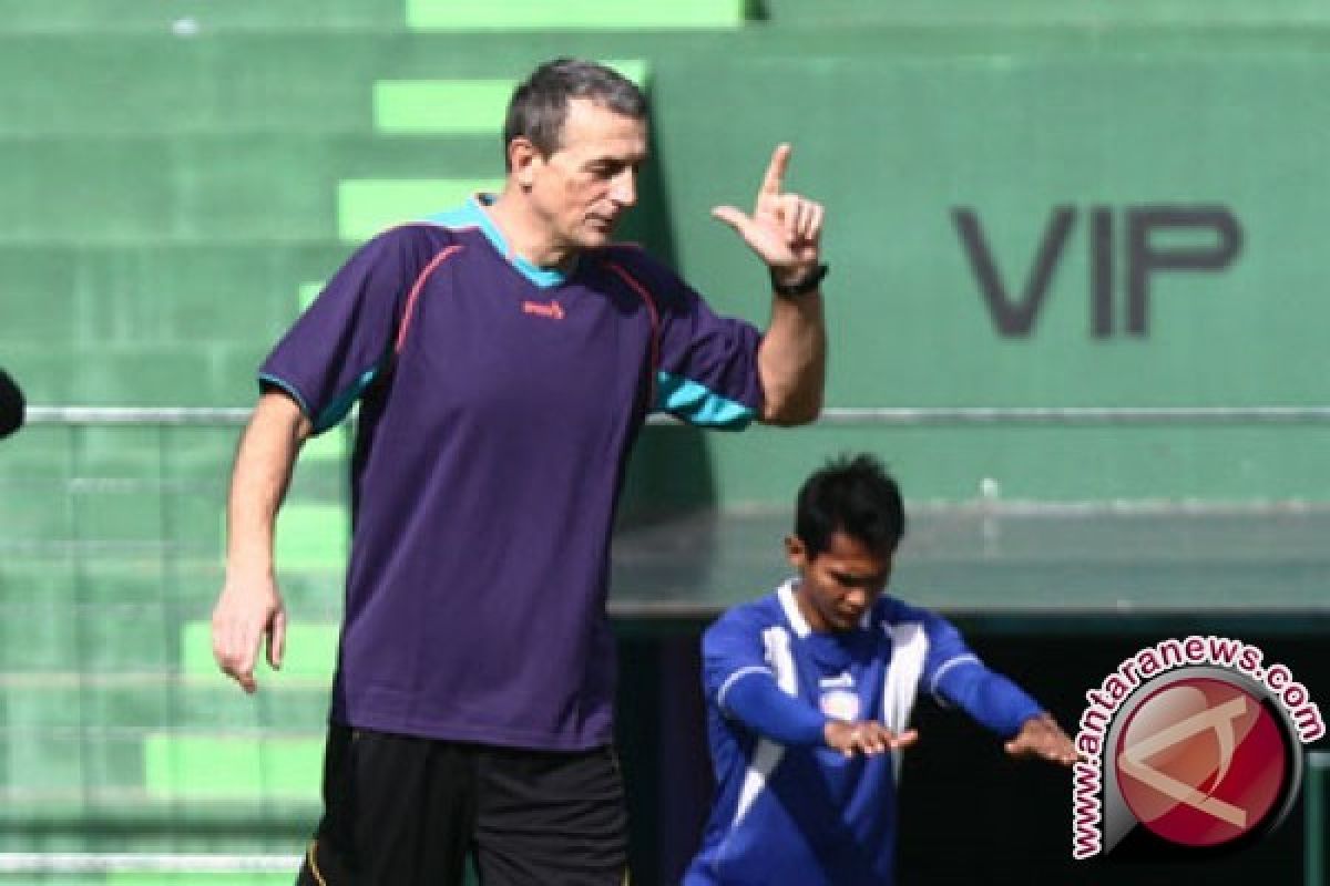 Sebut Pemain Persipura Berbakat, Pelatih Arema Akui Kekalahan Timnya