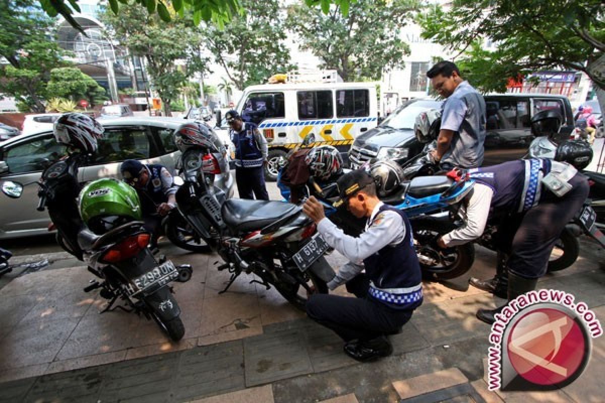 Dishub dan Polrestabes Kota Semarang tertibkan parkir liar