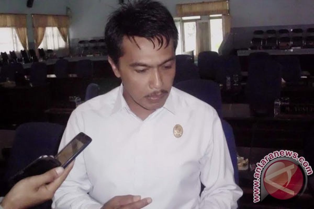 DPRD tunggu ketetapan hukum pimpinan dewan