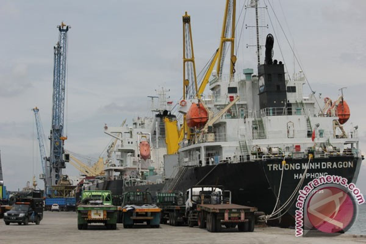 Tanjung Perak tambah dua alat bongkar muat