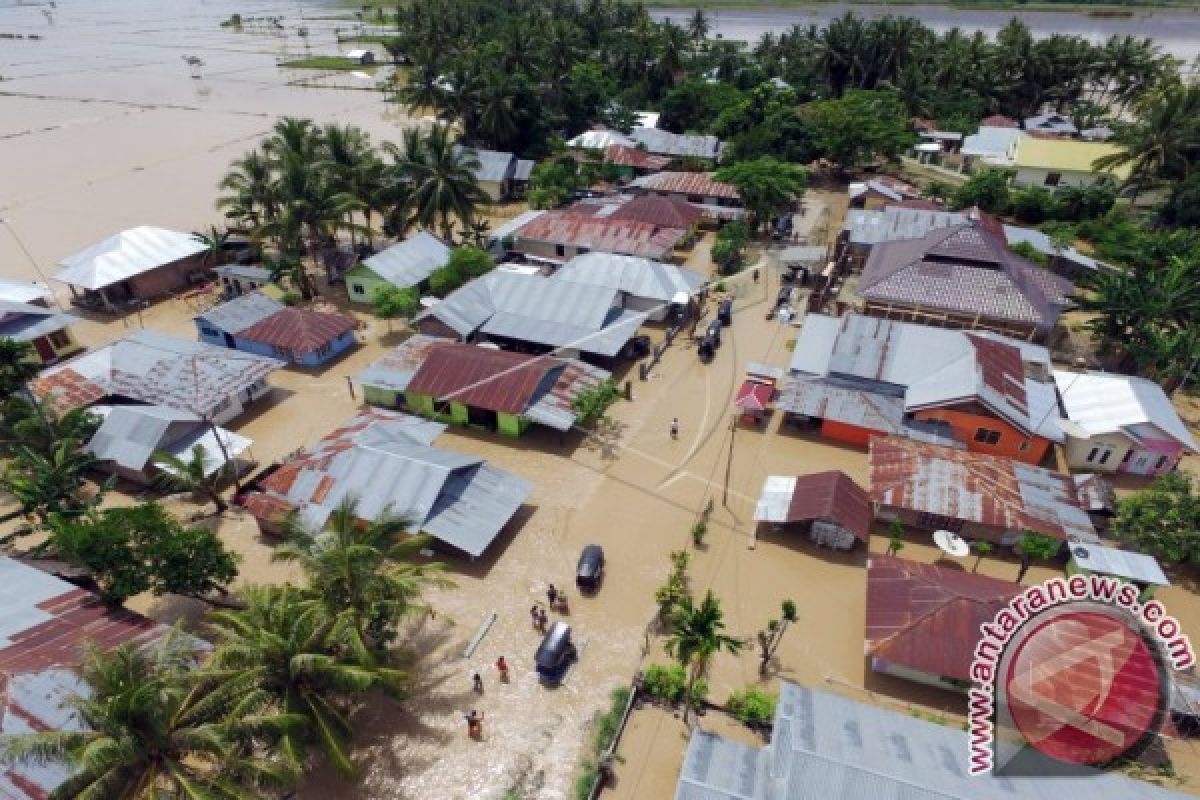 Banjir Dua Meter Masih Genang Kecamatan Bilato