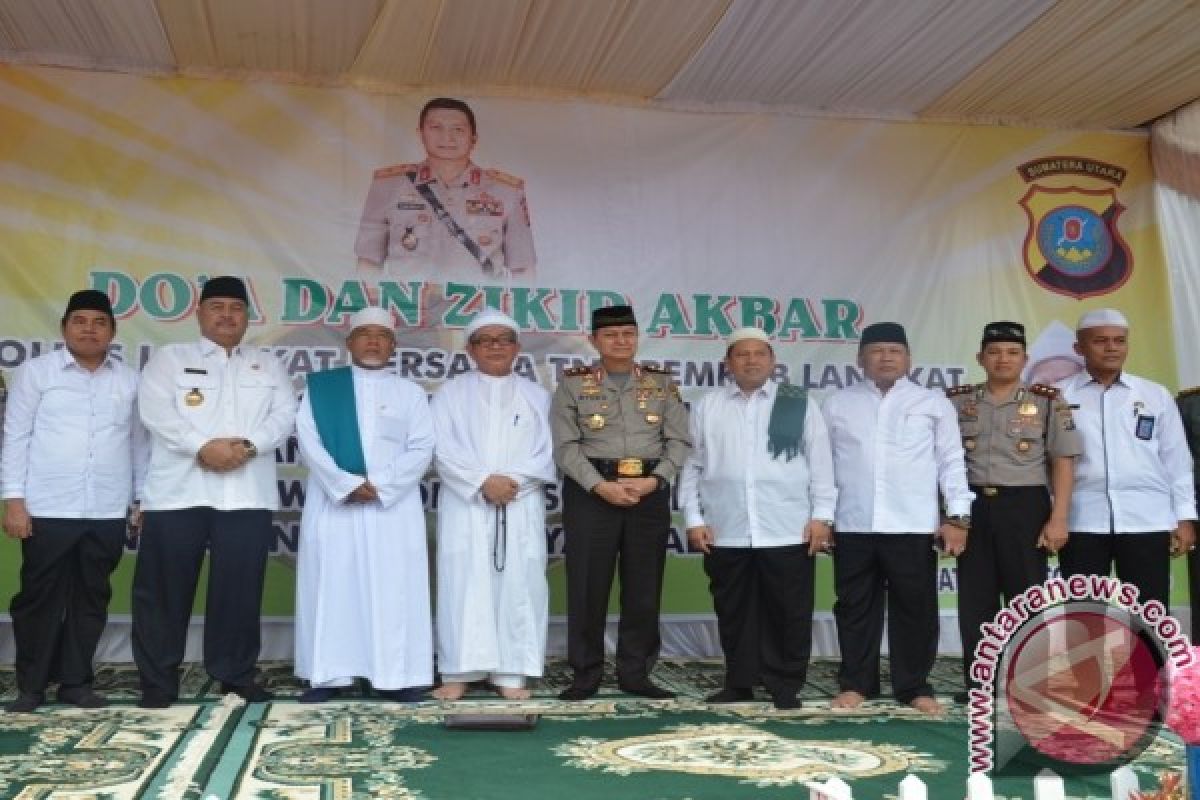 Foto Bersama Bupati Bersama Ulama Dan Kapoldasu