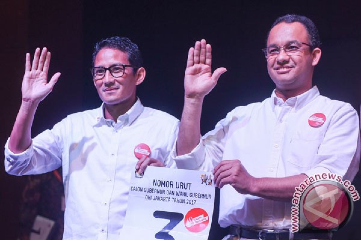 Anies-Sandiaga disambut "palang pintu" di Jakarta Selatan