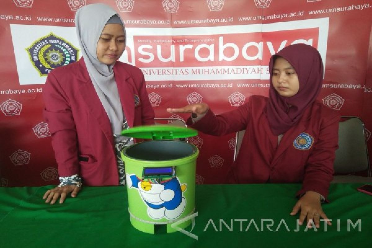 Mahasiswa UM-Surabaya Buat Tong Sampah Pintar