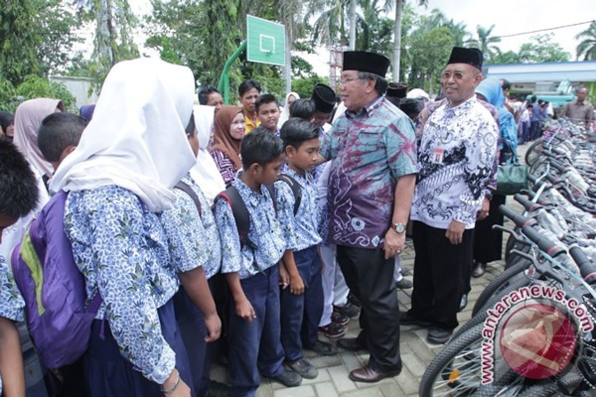 Disdik Salurkan 301 Sepeda Program Beasiswa Daerah