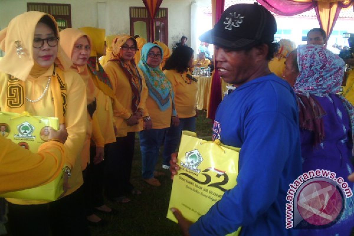 Perempuan Partai Golkar Bantu Nelayan Lampung Timur