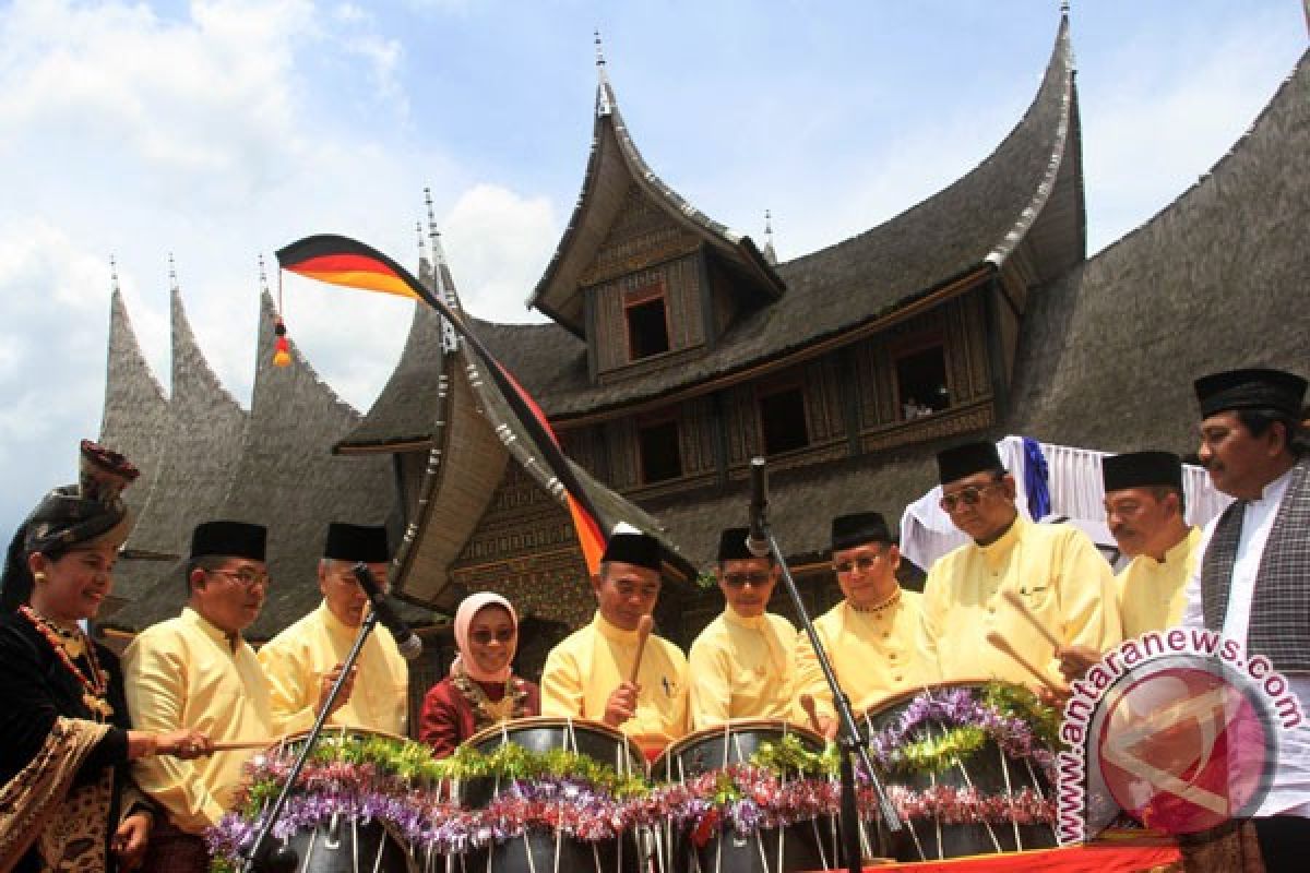 Padang tuan rumah pertemuan suku Caniago se-Indonesia