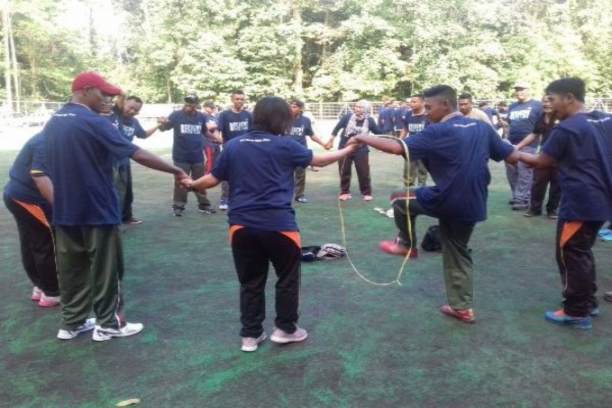 Polri-TNI dan karyawan Freeport olahraga bersama peringati Sumpah Pemuda