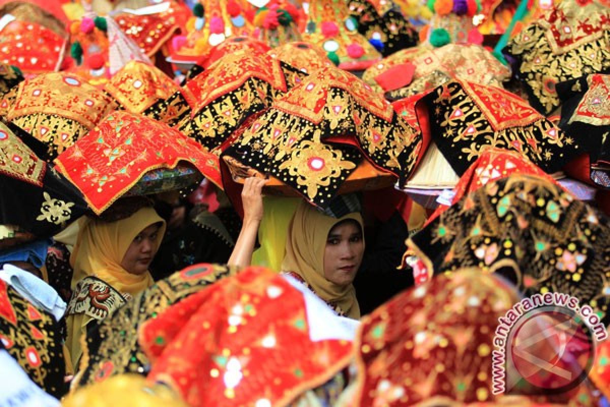 Ada festival Minangkabau dan pentas teater hari ini