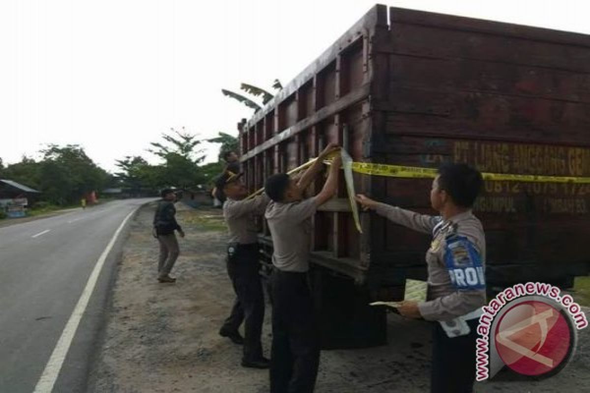 Hati-Hati Dijalan Ini, Puluhan Kendaraan Tumbang Akibat Tumpahan Oli Di Jalan