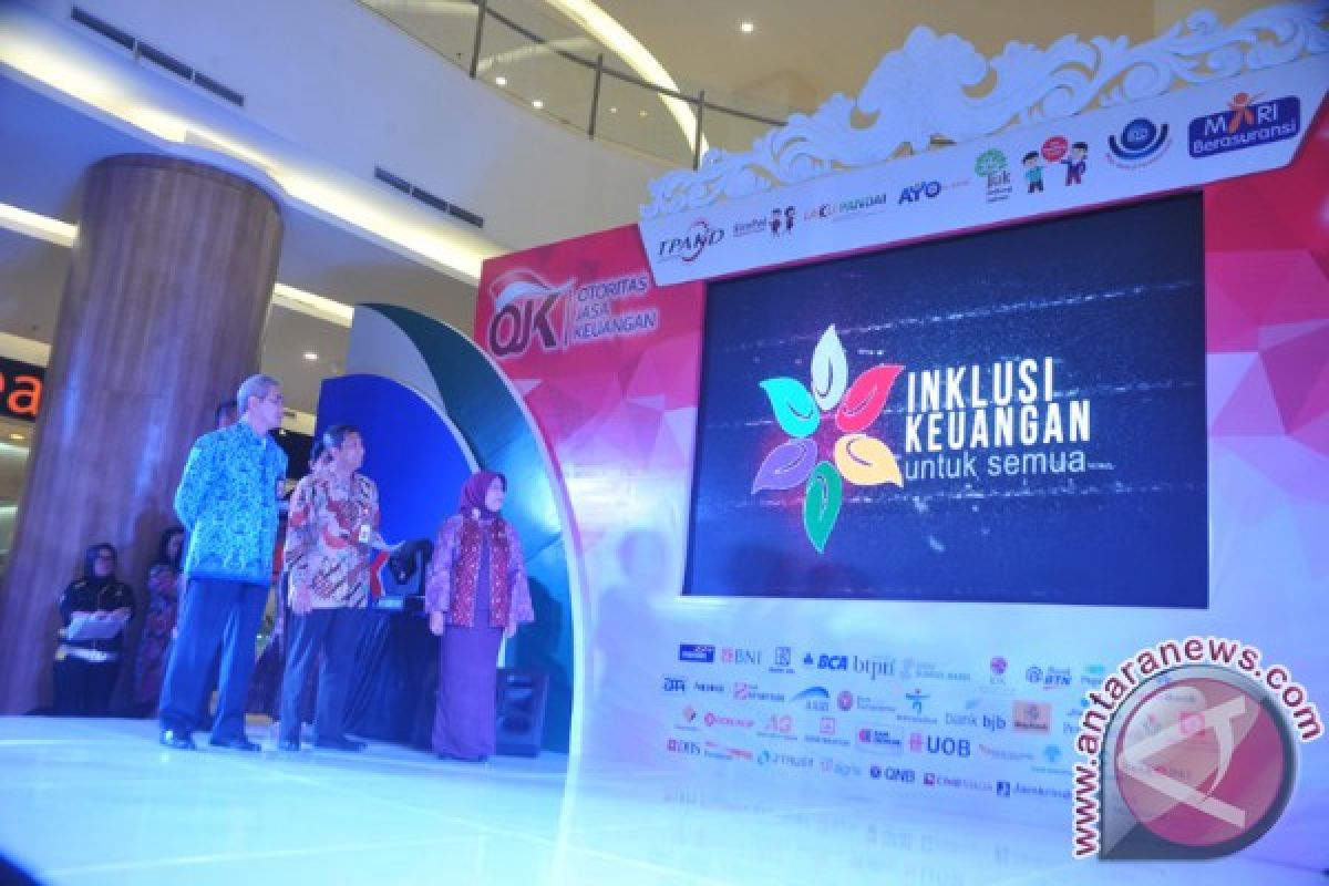 Pembukaan pameran jasa keuangan di Palembang