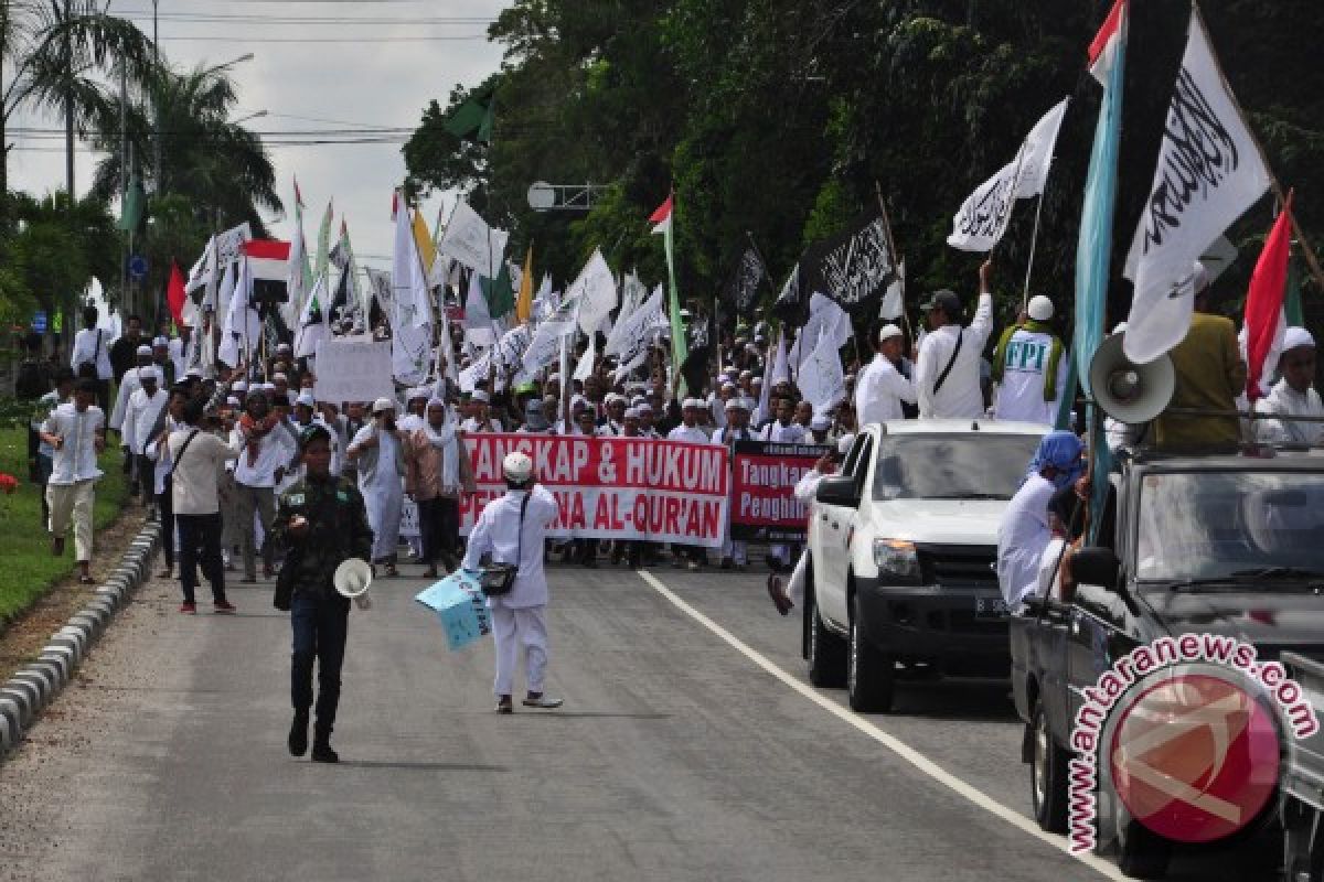 Demo Ahok Ribuan Massa di Makassar 'Longmarch'