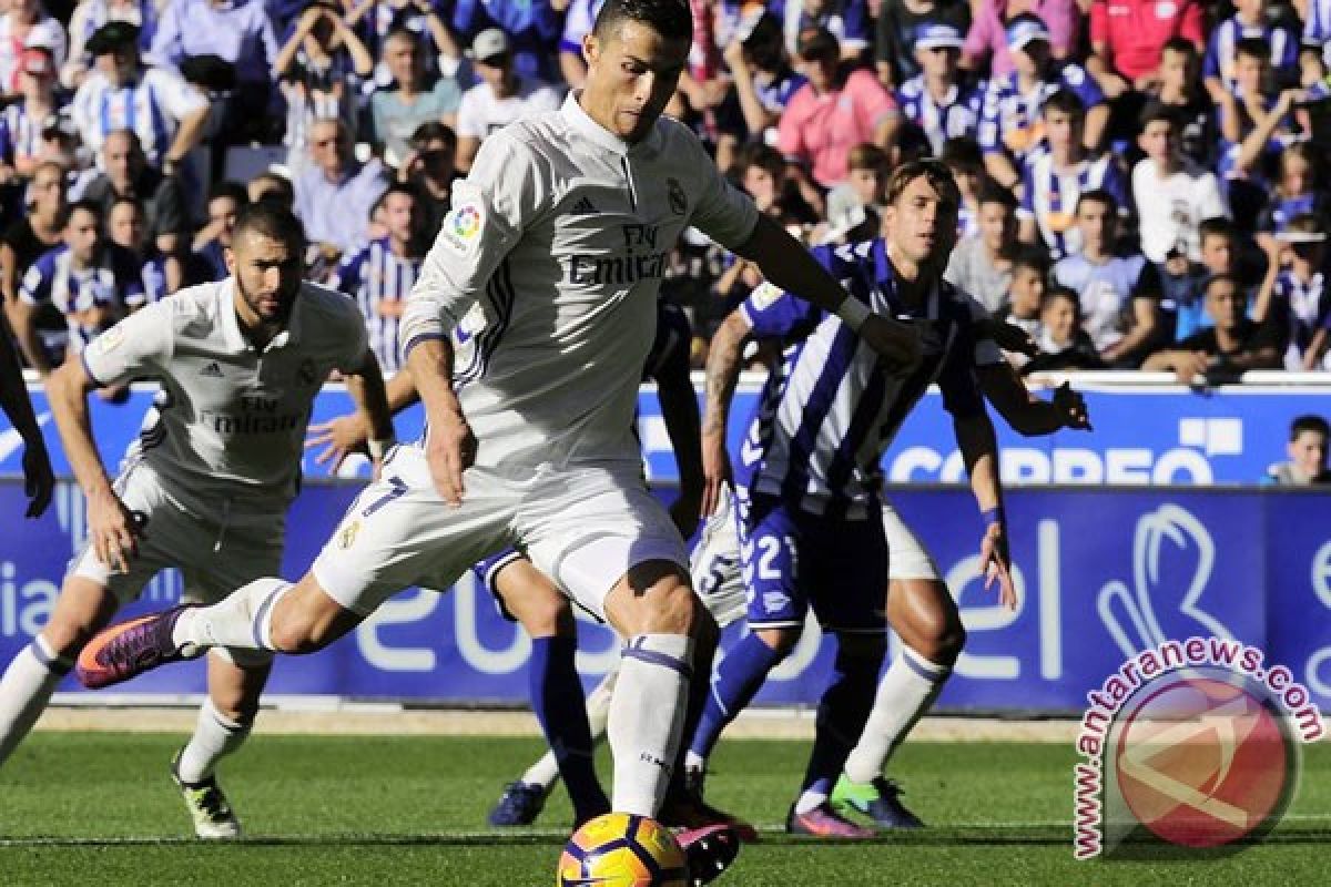 Ronaldo ukir trigol saat Real taklukkan Alaves