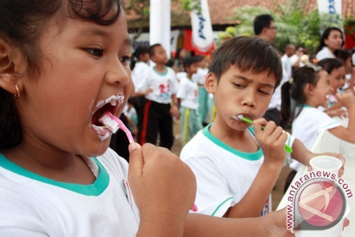 Aksi Gosok Gigi Masal Pelajar Sukabumi