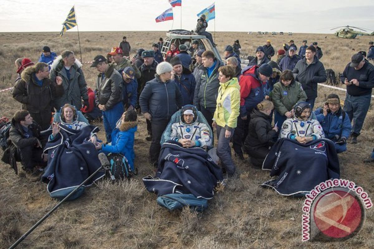 Tiga astronaut kembali ke Bumi setelah 115 hari di antariksa