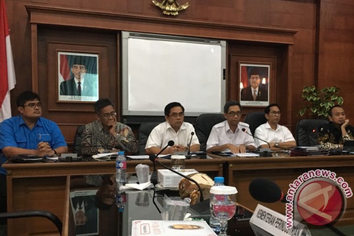 Pemerintah tegaskan jumlah cangkul impor sangat kecil