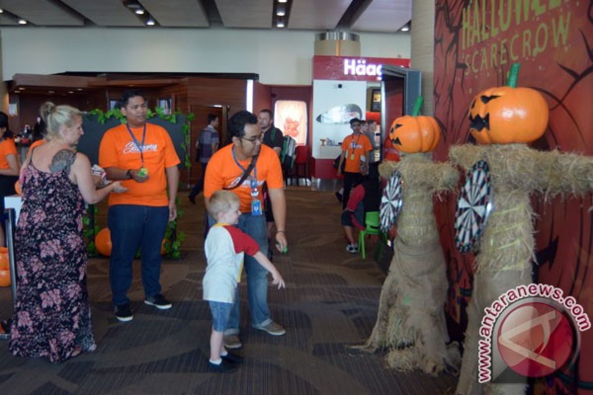 Bandara Ngurah Rai hadirkan "halloween" hibur penumpang