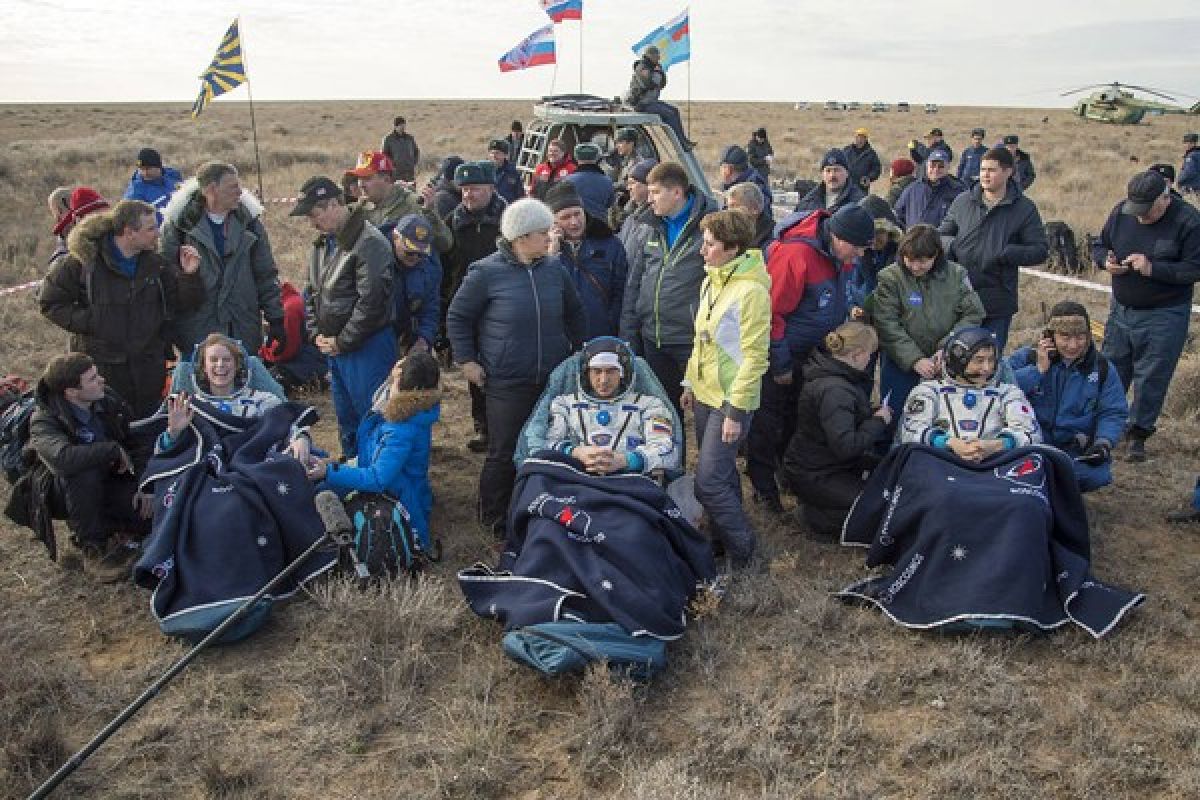 Tiga astronaut kembali ke Bumi setelah 115 hari di antariksa