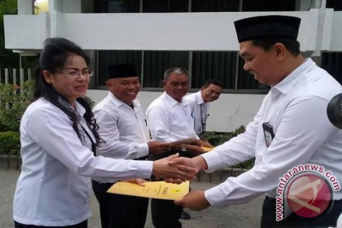 PLN Palu Beri Hadiah Kepada Pelanggan 