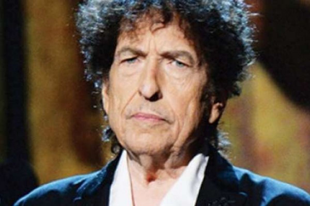 Bob Dylan Akhirnya Buka Suara Soal Nobel Sastra