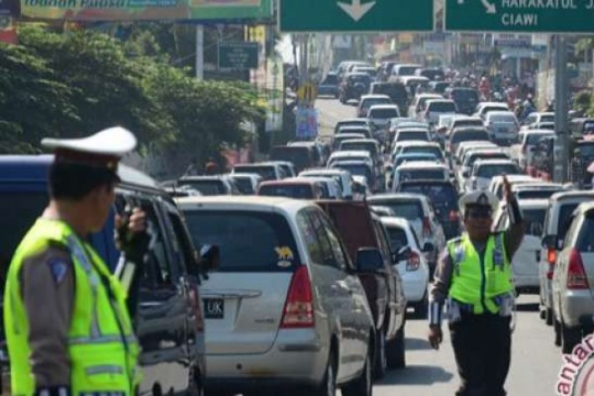 Pantau Lalu Lintas, Kapolresta Bogor Pakai Sepeda