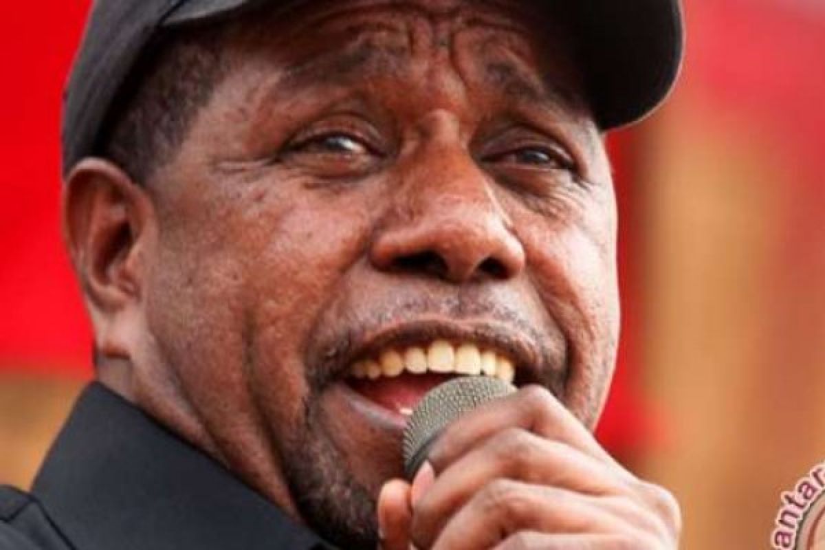 Edo Kondologit Harapkan Pemda Papua Berani Investasi Di Bidang SDM